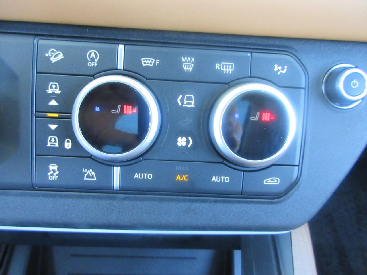 Land Rover Defender  2024