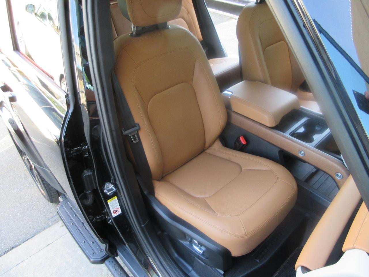 Land Rover Defender  2024