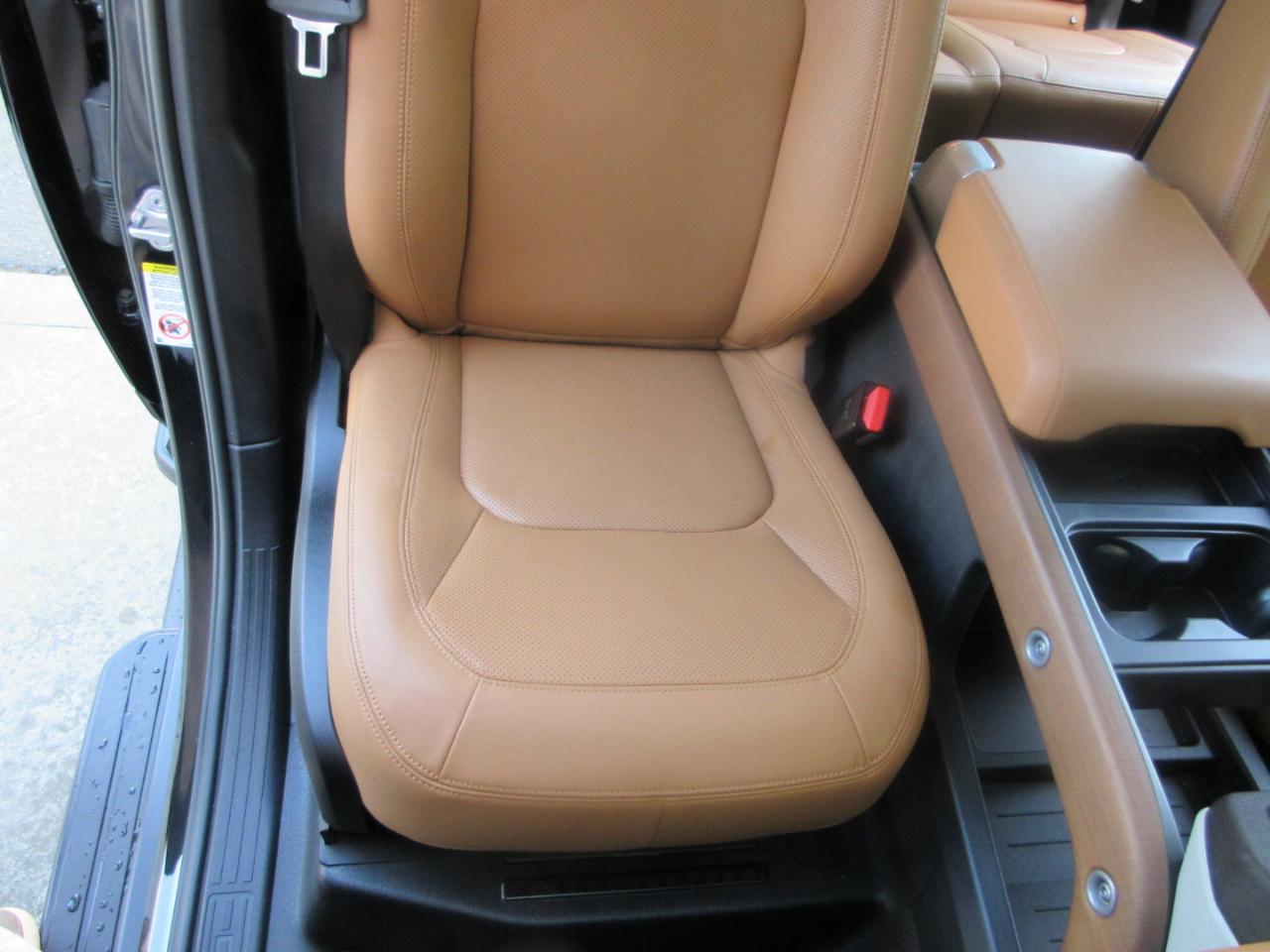 Land Rover Defender  2024