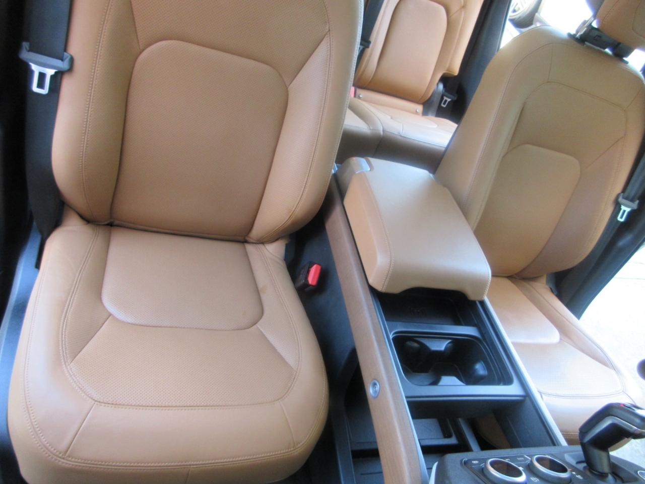 Land Rover Defender  2024