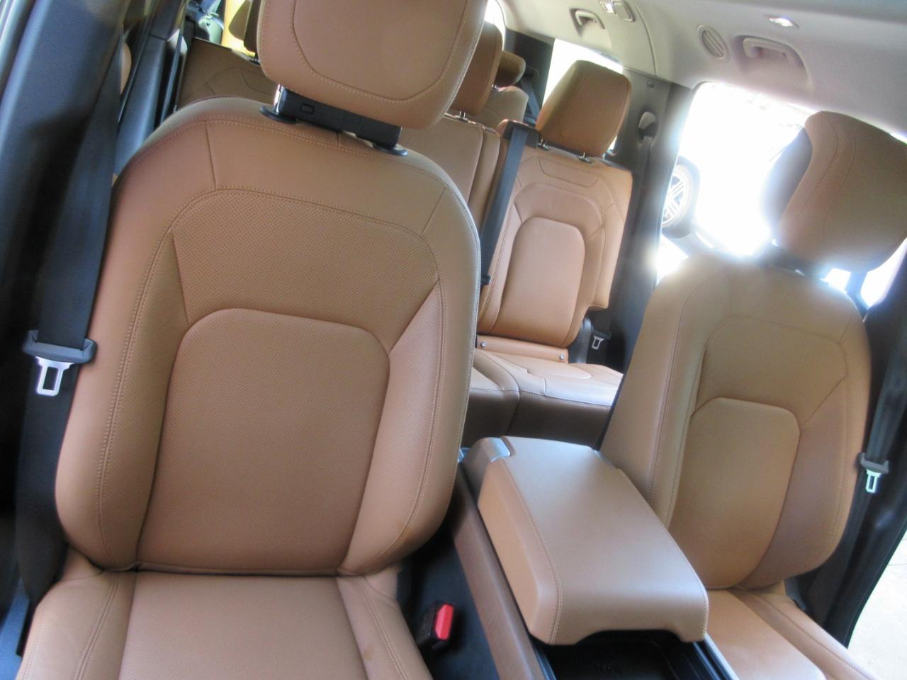 Land Rover Defender  2024