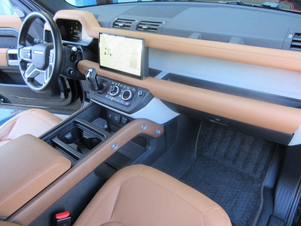 Land Rover Defender  2024