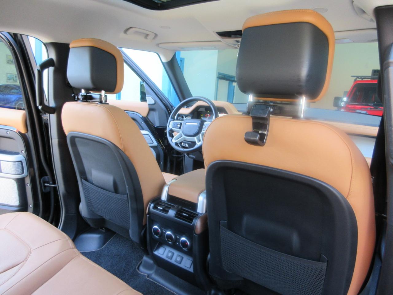 Land Rover Defender  2024