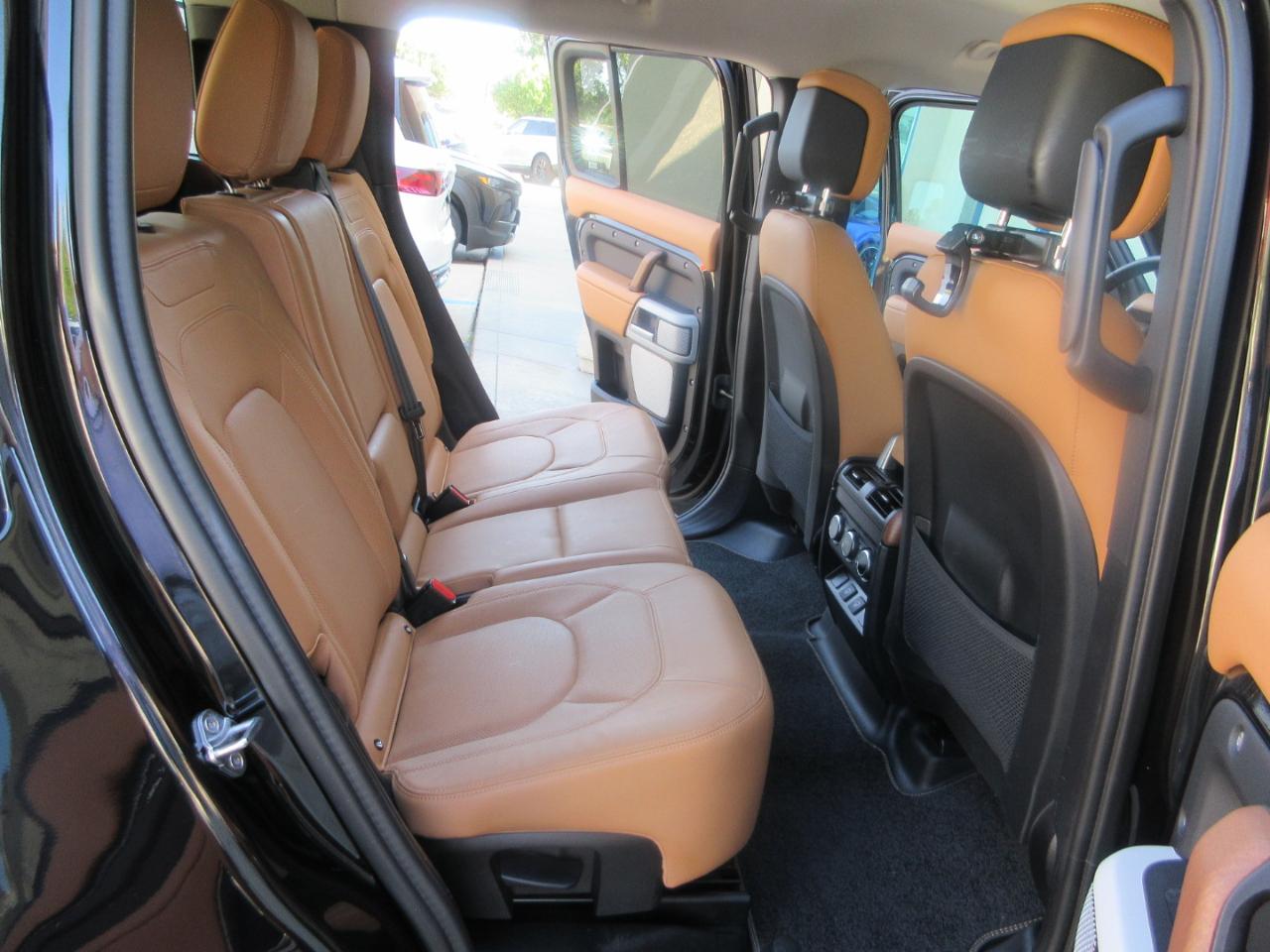 Land Rover Defender  2024