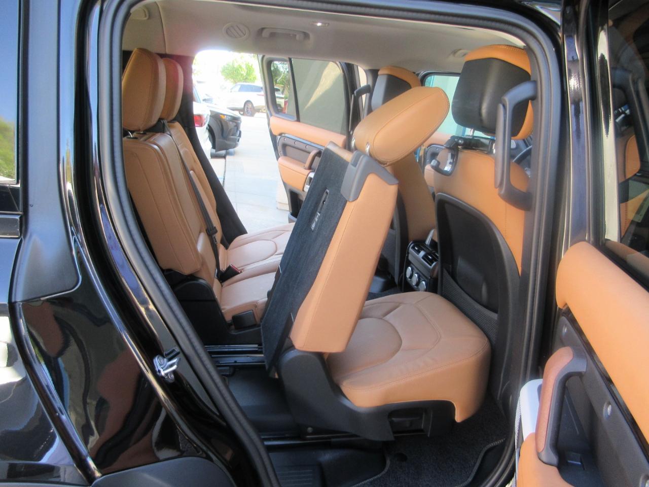 Land Rover Defender  2024