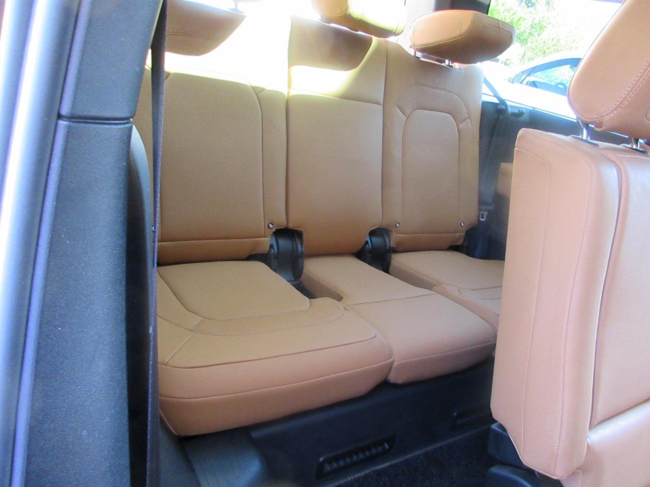 Land Rover Defender  2024