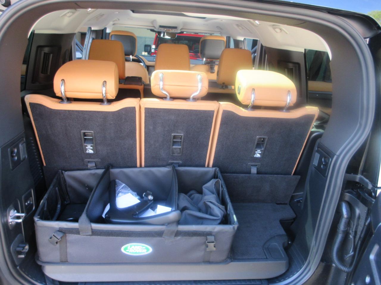 Land Rover Defender  2024