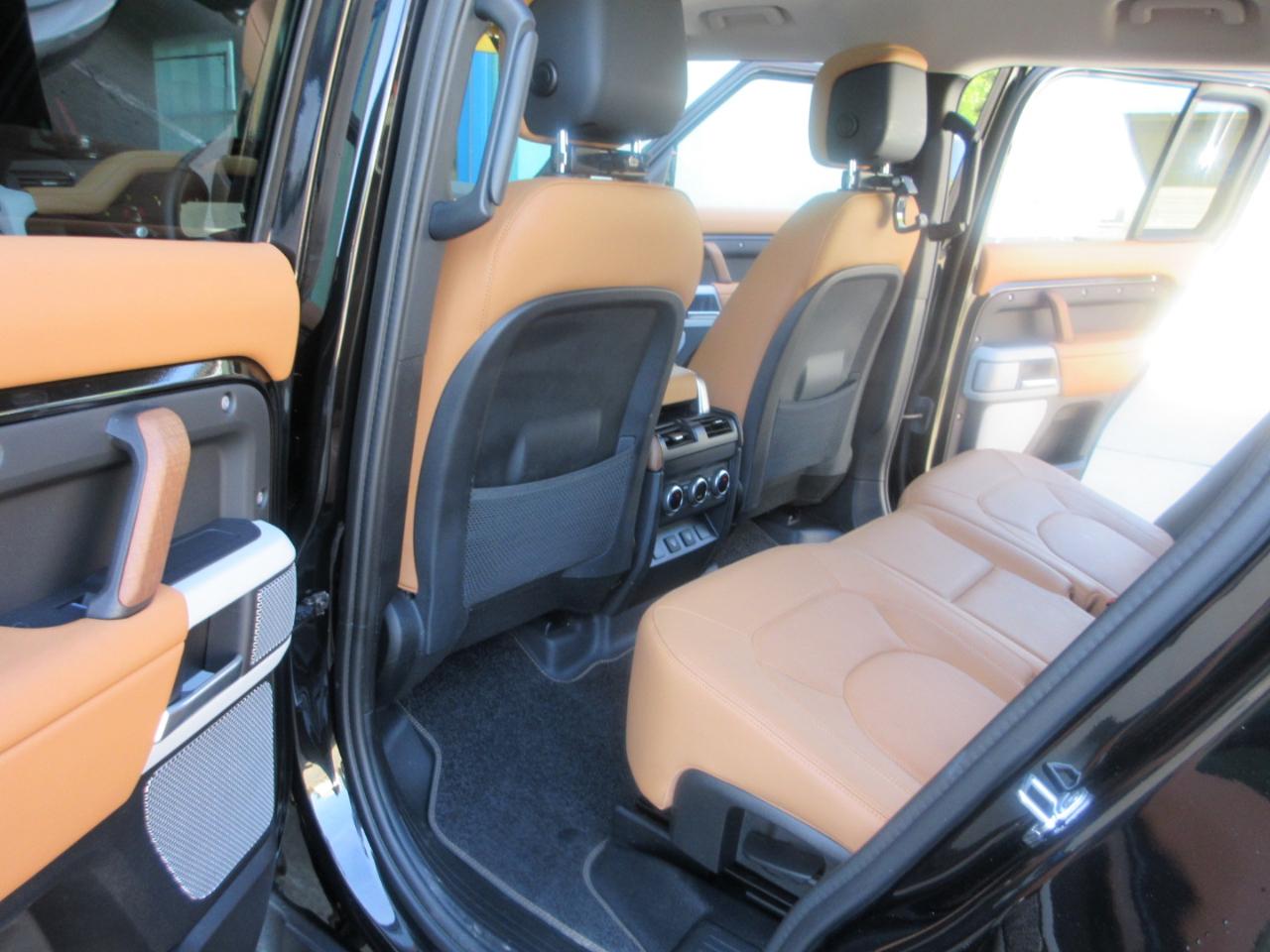 Land Rover Defender  2024