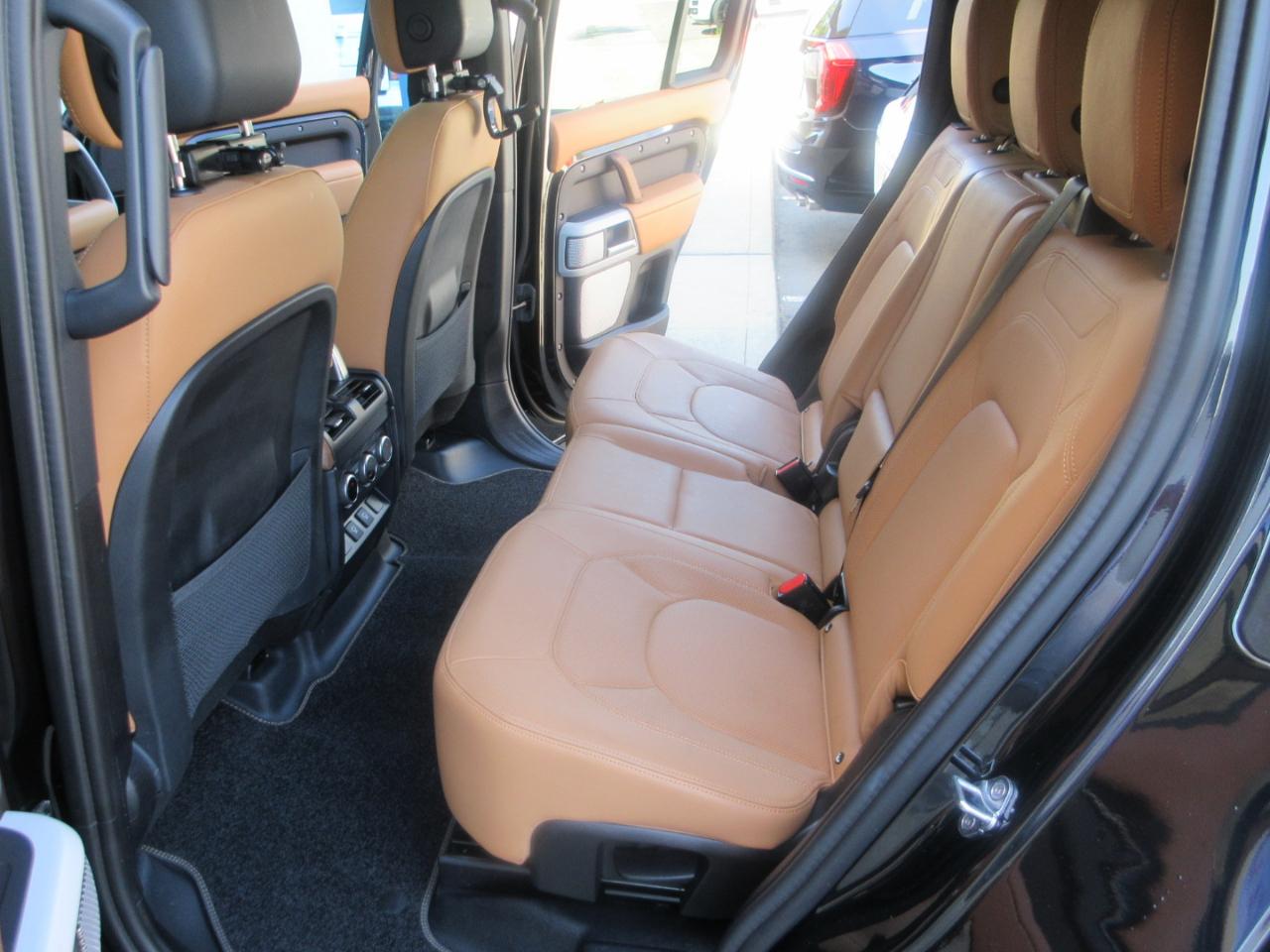 Land Rover Defender  2024