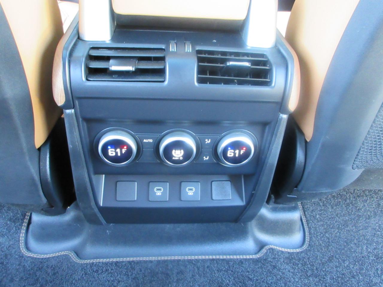 Land Rover Defender  2024