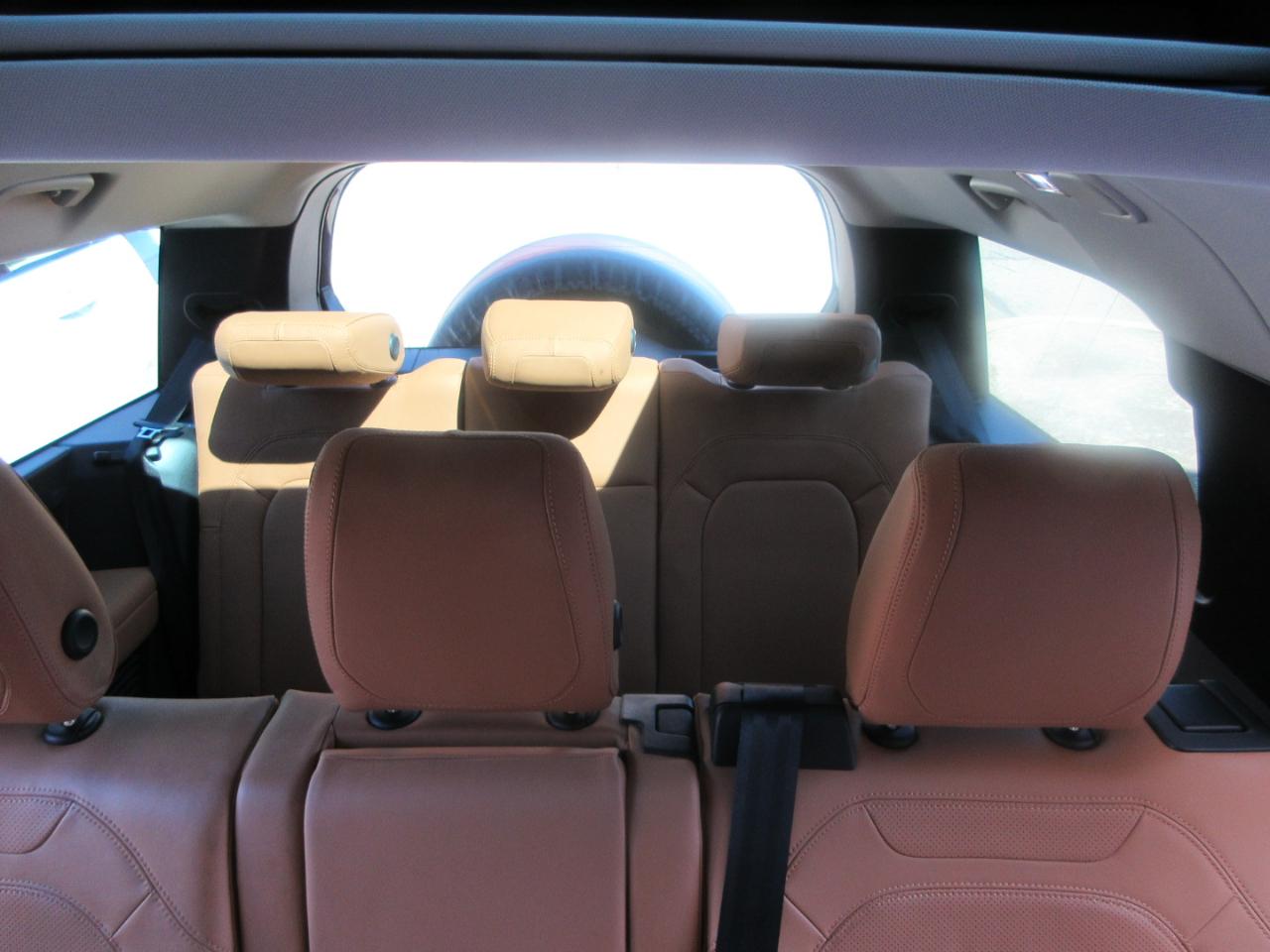 Land Rover Defender  2024