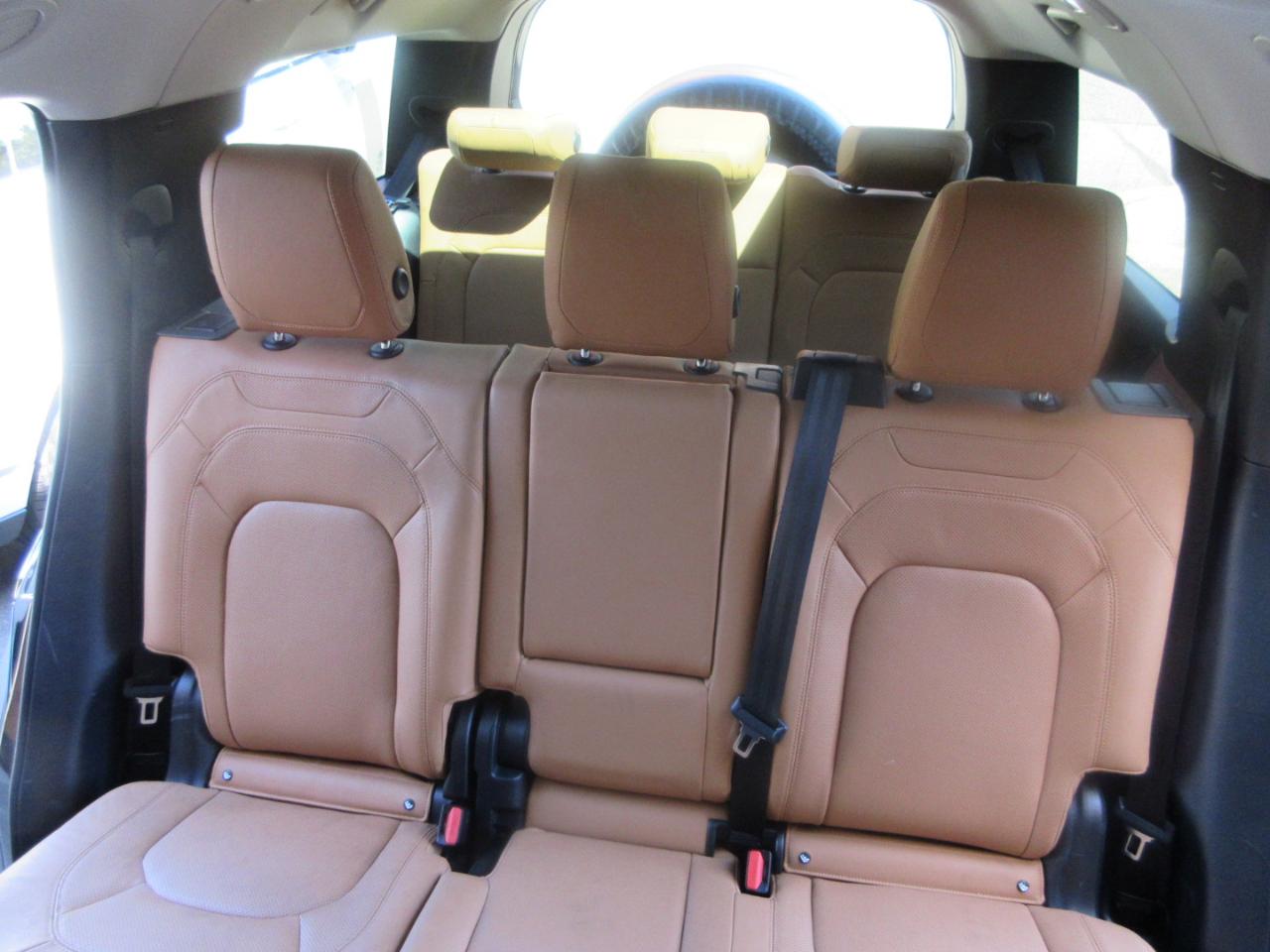 Land Rover Defender  2024