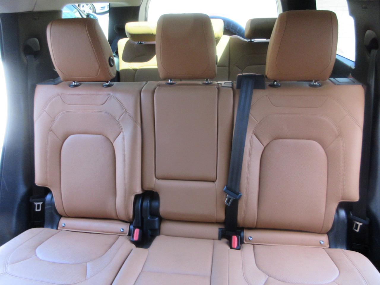 Land Rover Defender  2024