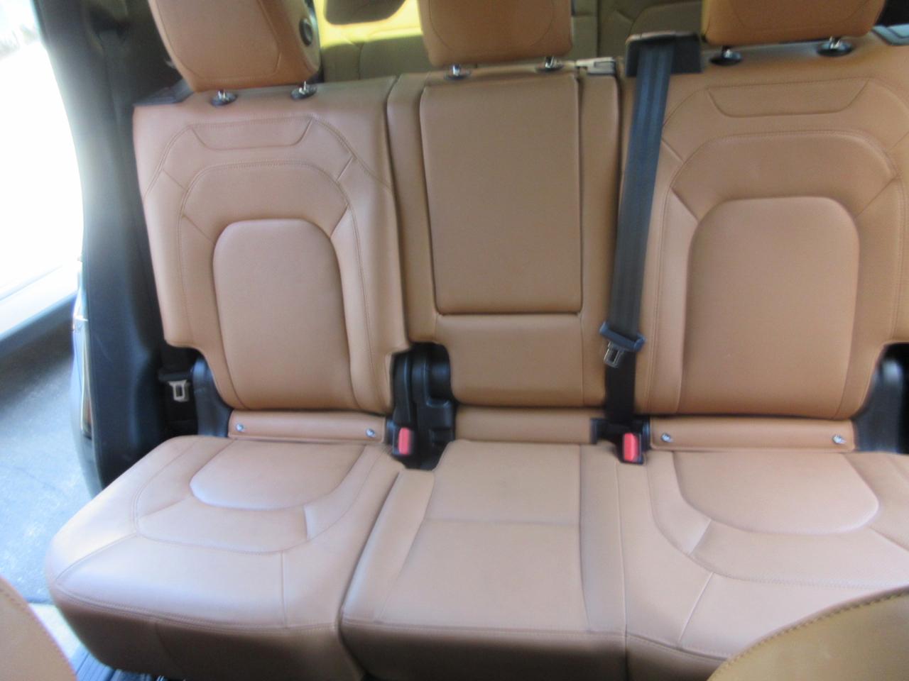 Land Rover Defender  2024