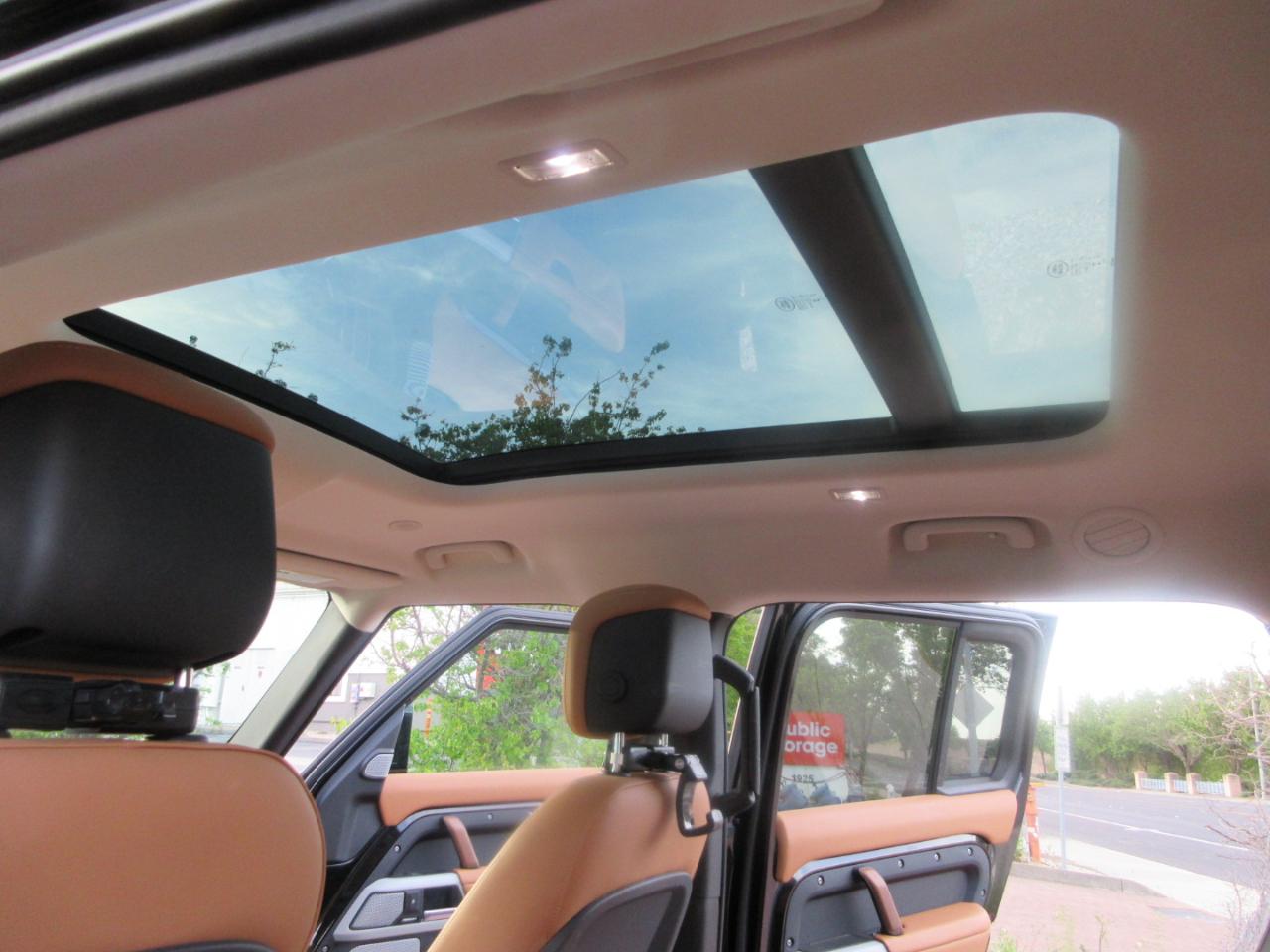 Land Rover Defender  2024