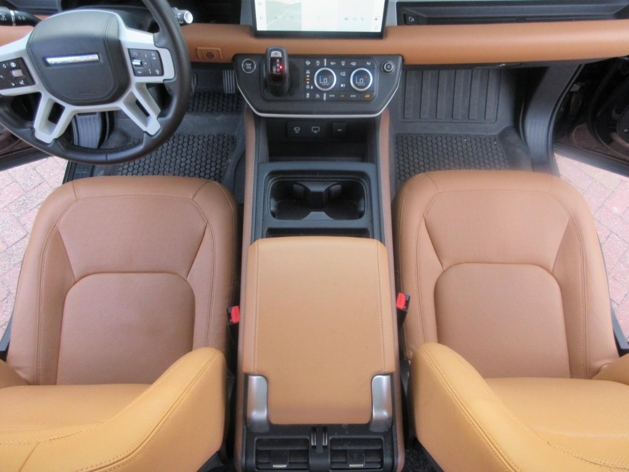 Land Rover Defender  2024