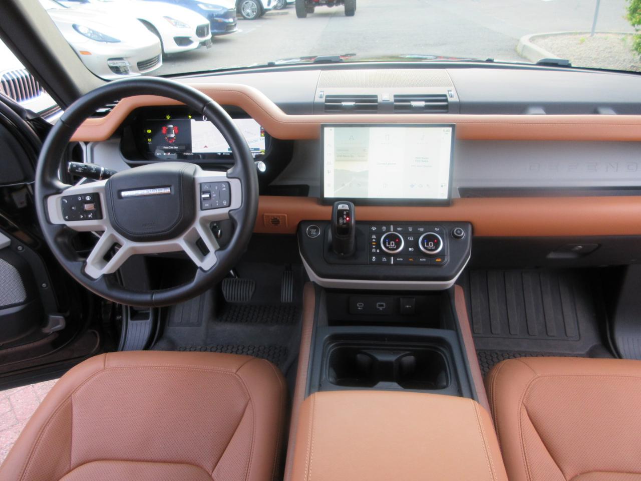 Land Rover Defender  2024