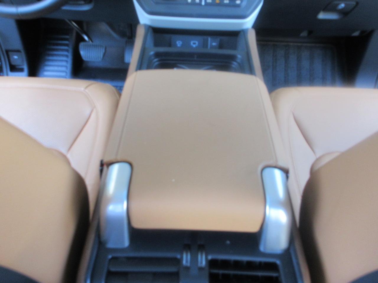 Land Rover Defender  2024