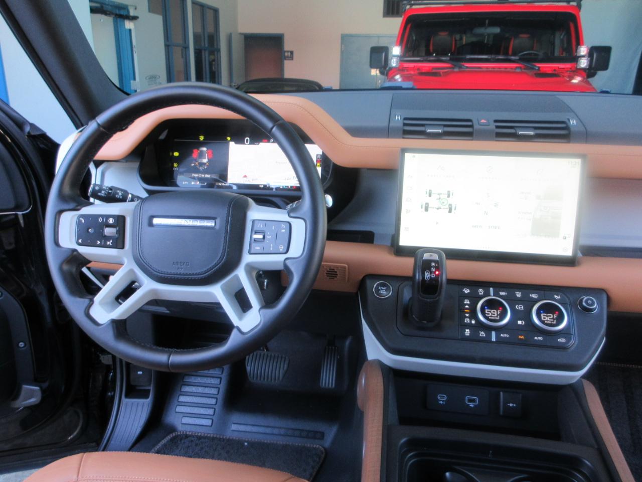 Land Rover Defender  2024