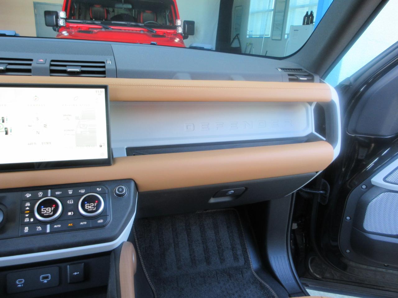 Land Rover Defender  2024