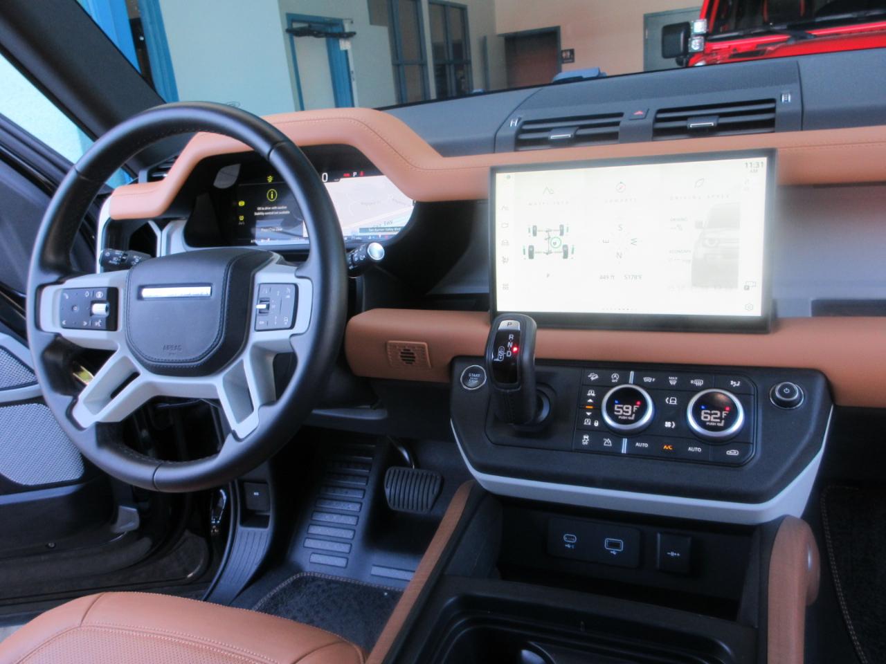 Land Rover Defender  2024