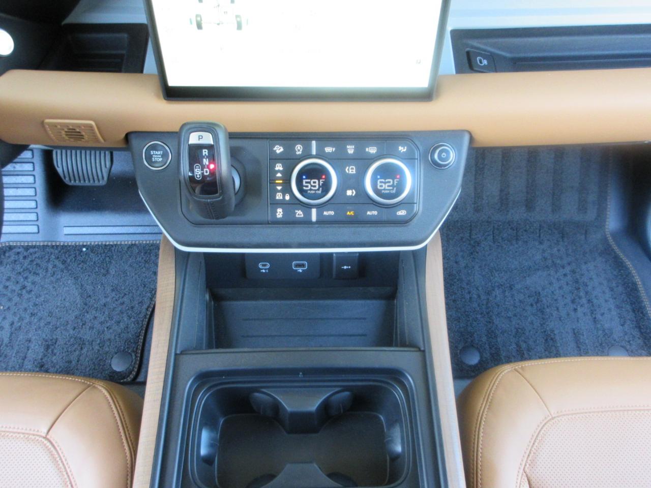 Land Rover Defender  2024