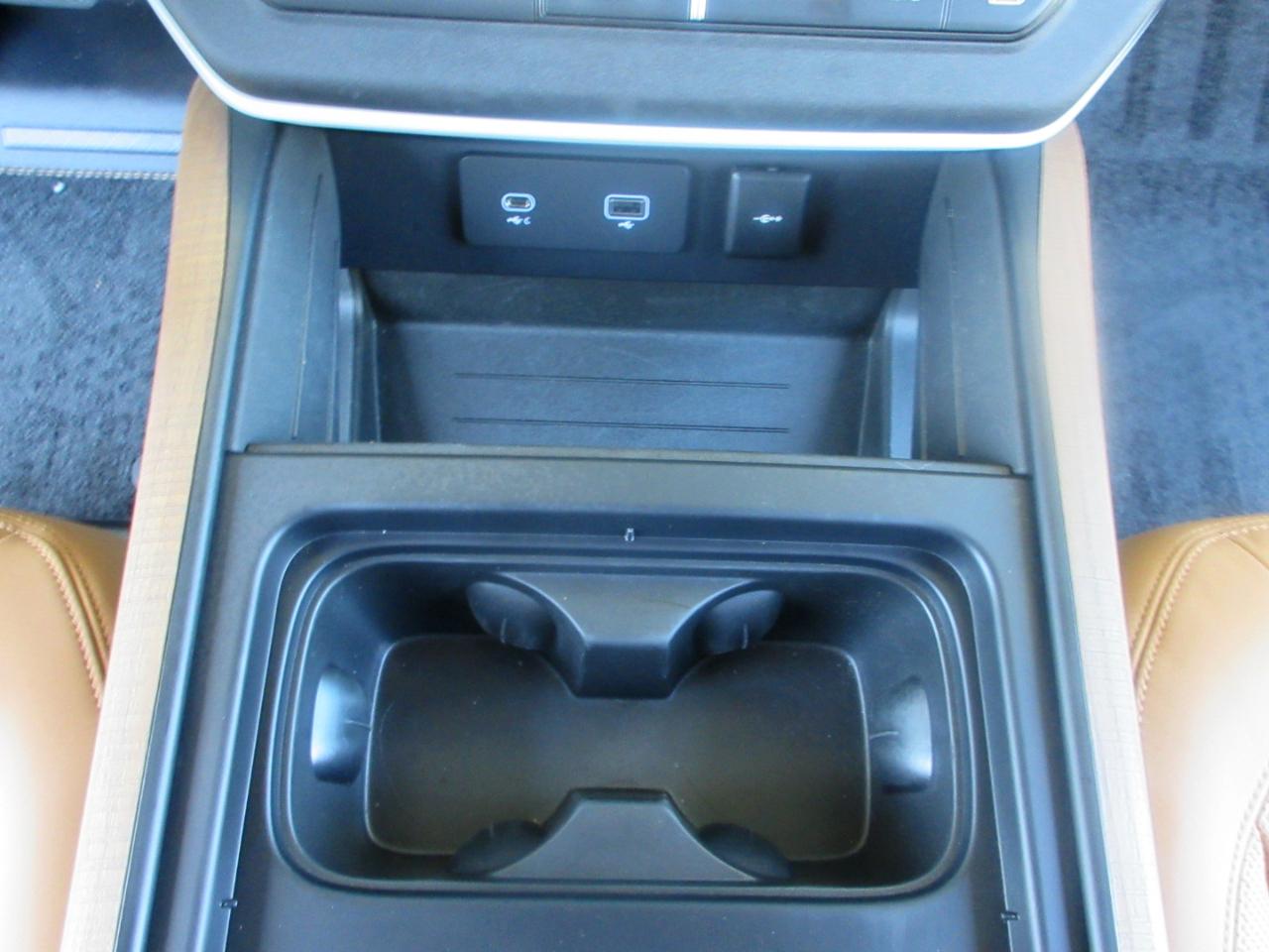 Land Rover Defender  2024