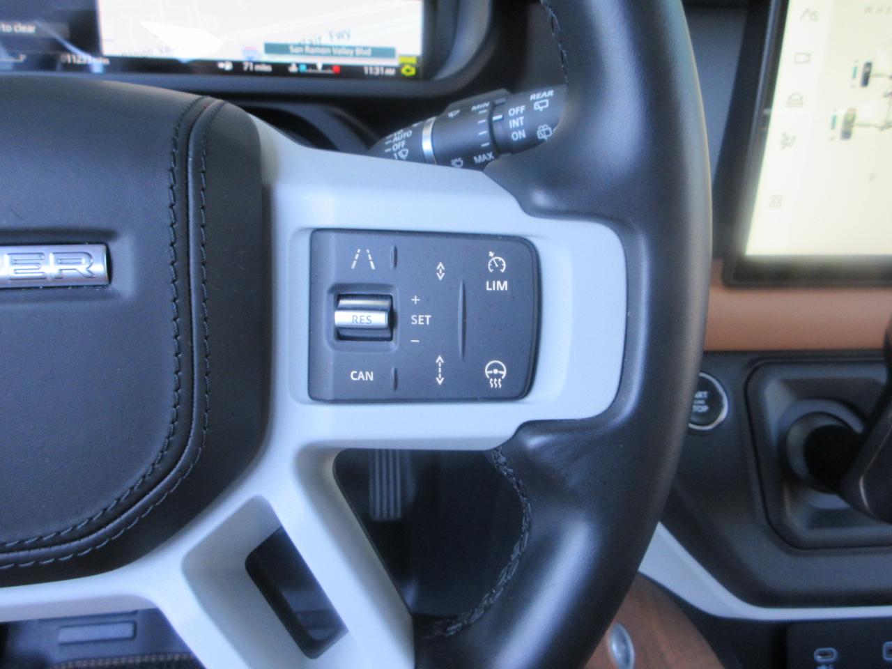 Land Rover Defender  2024