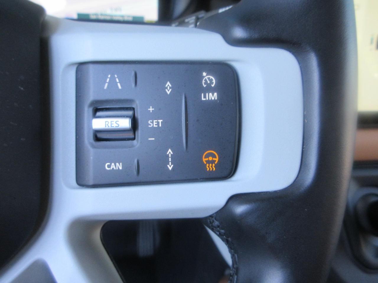 Land Rover Defender  2024