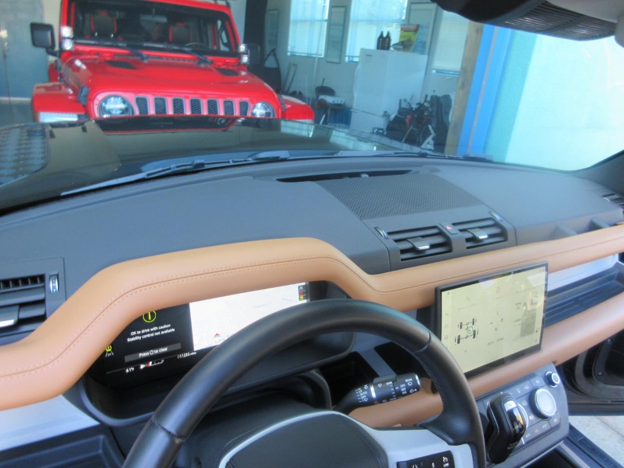 Land Rover Defender  2024