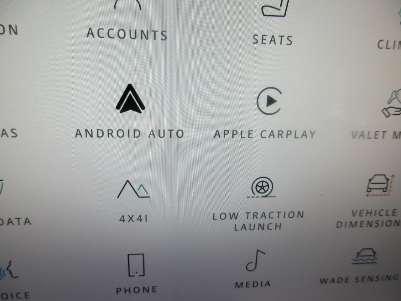 Land Rover Defender  2024