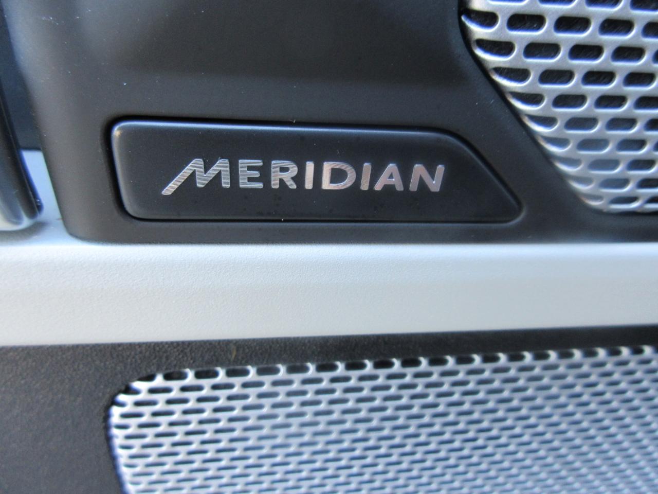 Land Rover Defender  2024