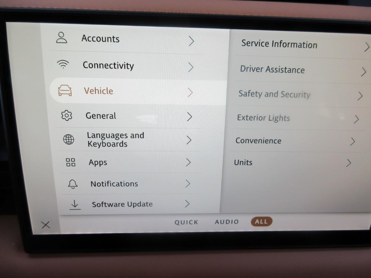 Land Rover Defender  2024