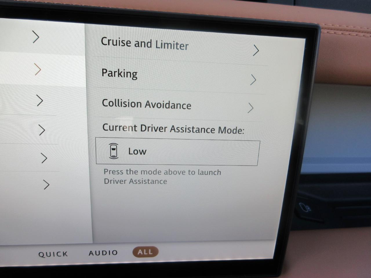 Land Rover Defender  2024