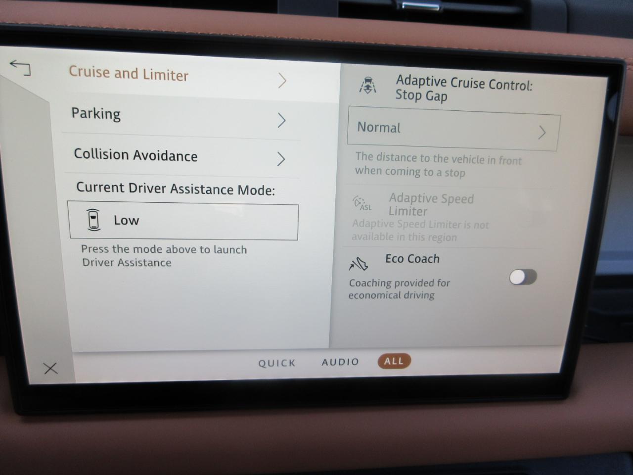 Land Rover Defender  2024