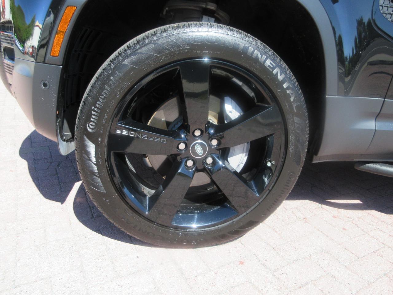 Land Rover Defender  2024