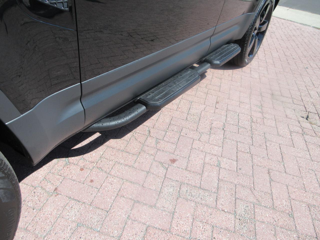 Land Rover Defender  2024