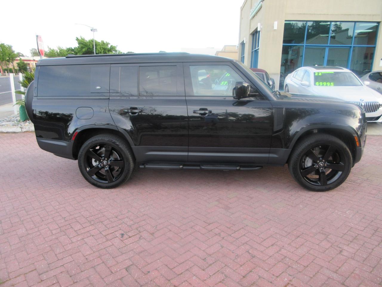 Land Rover Defender  2024