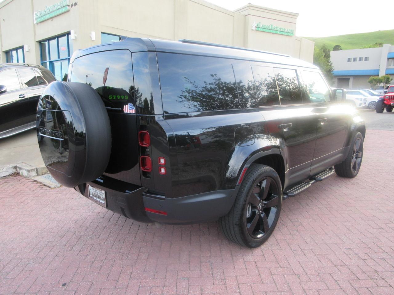 Land Rover Defender  2024