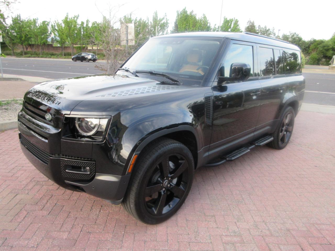 Land Rover Defender  2024