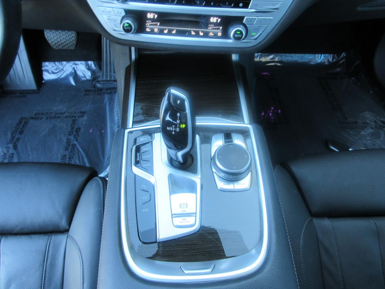 BMW 740i  2022
