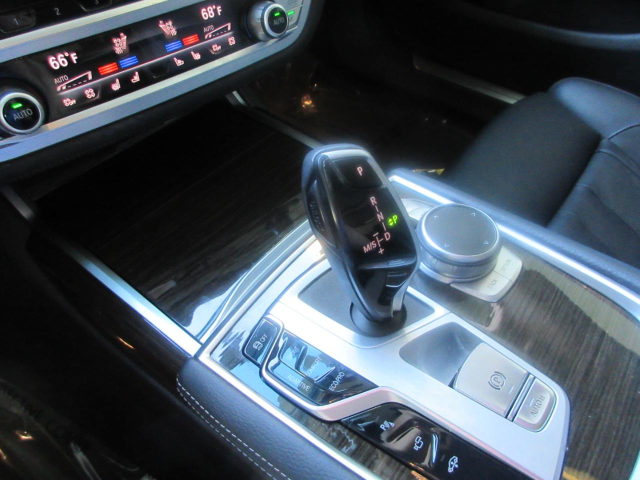 BMW 740i  2022