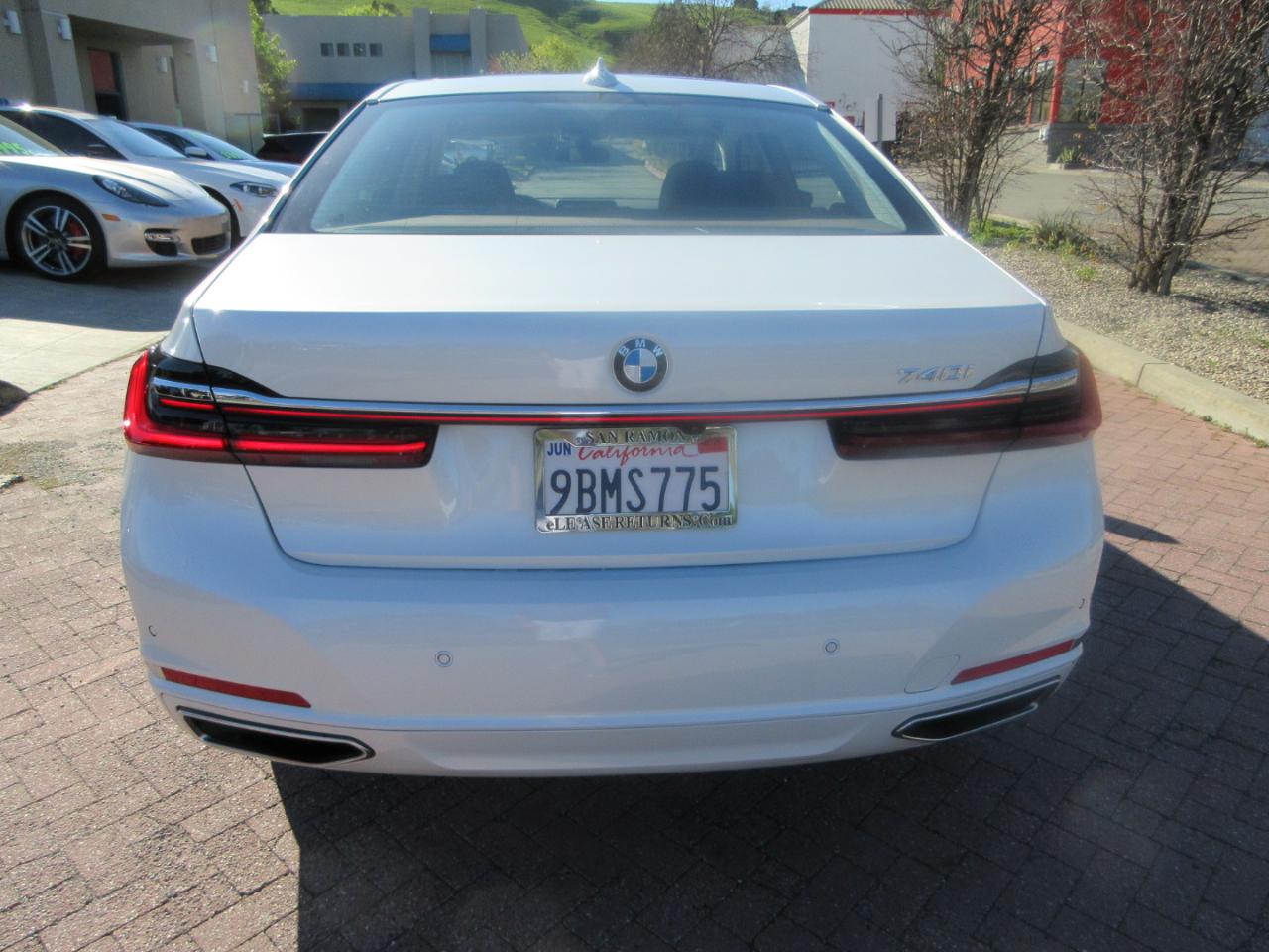 BMW 740i  2022
