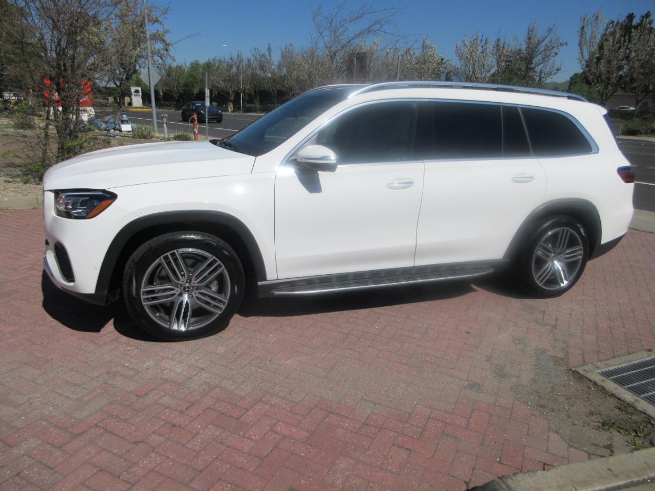 Mercedes-Benz GLS  2024