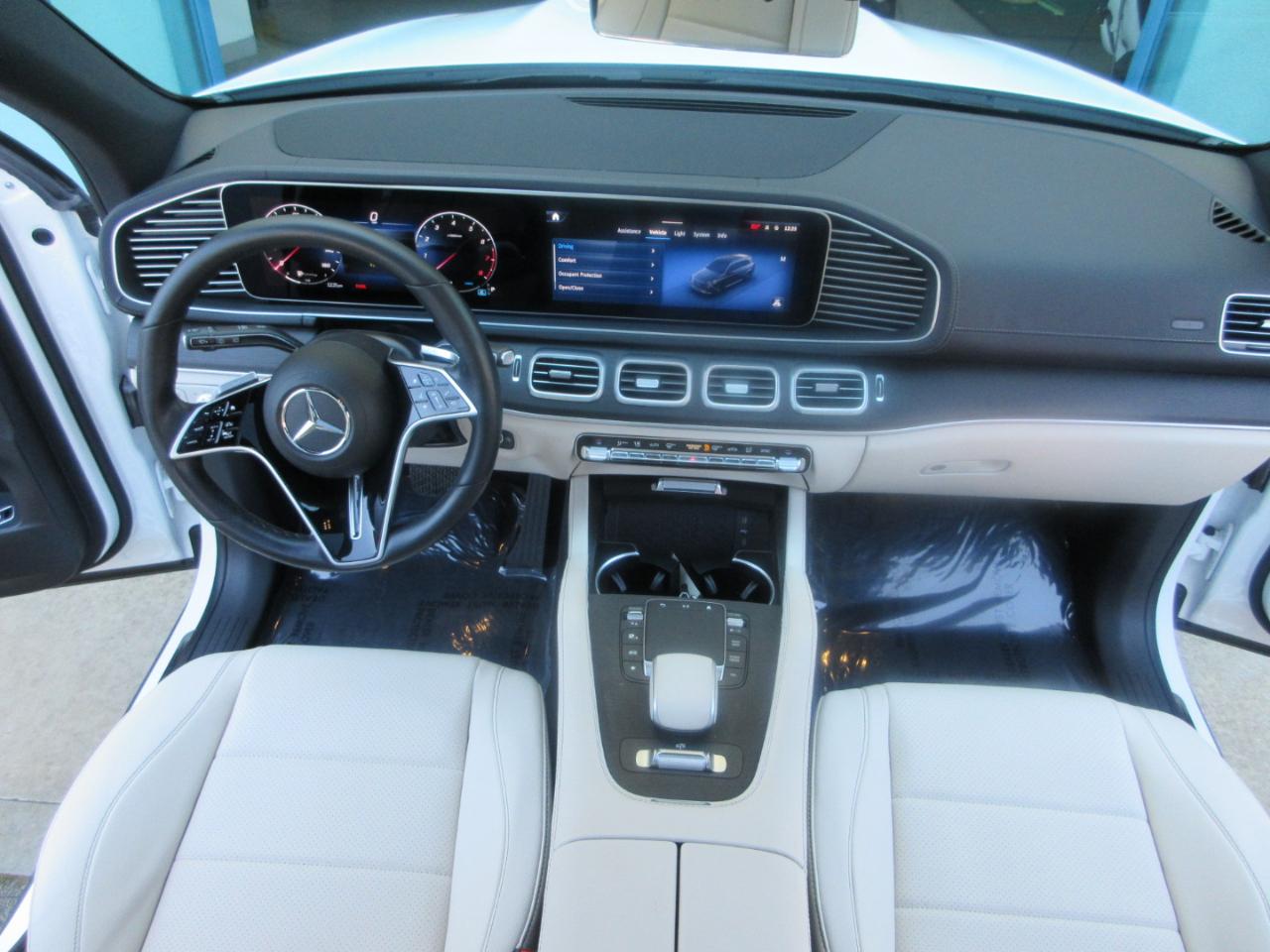 Mercedes-Benz GLS  2024