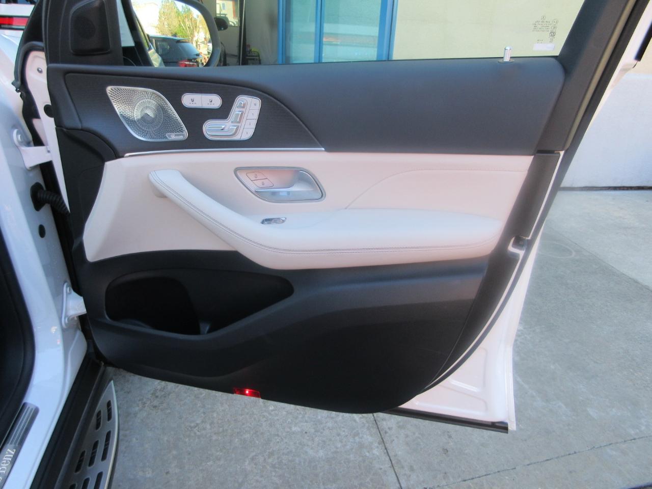 Mercedes-Benz GLS  2024