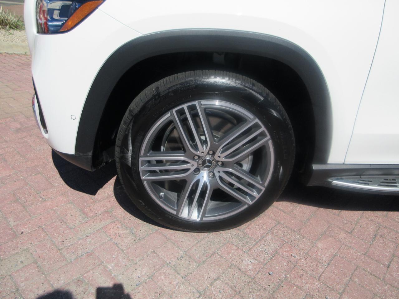 Mercedes-Benz GLS  2024