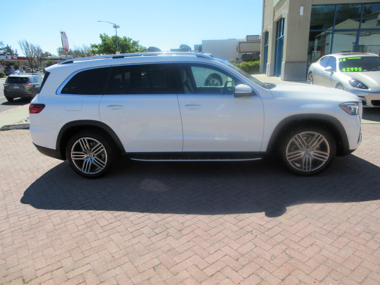 Mercedes-Benz GLS  2024