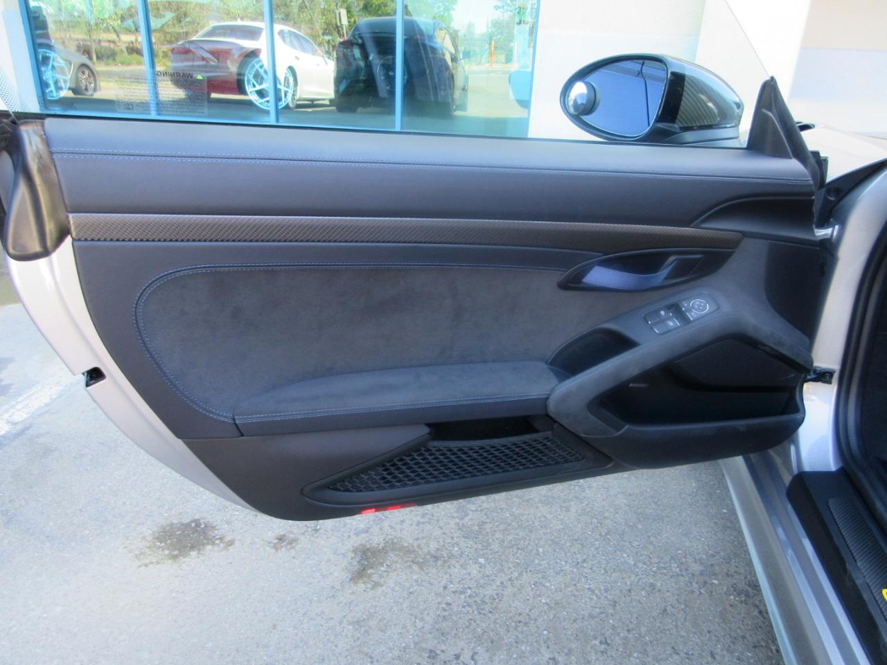 Porsche 718 Cayman  2023