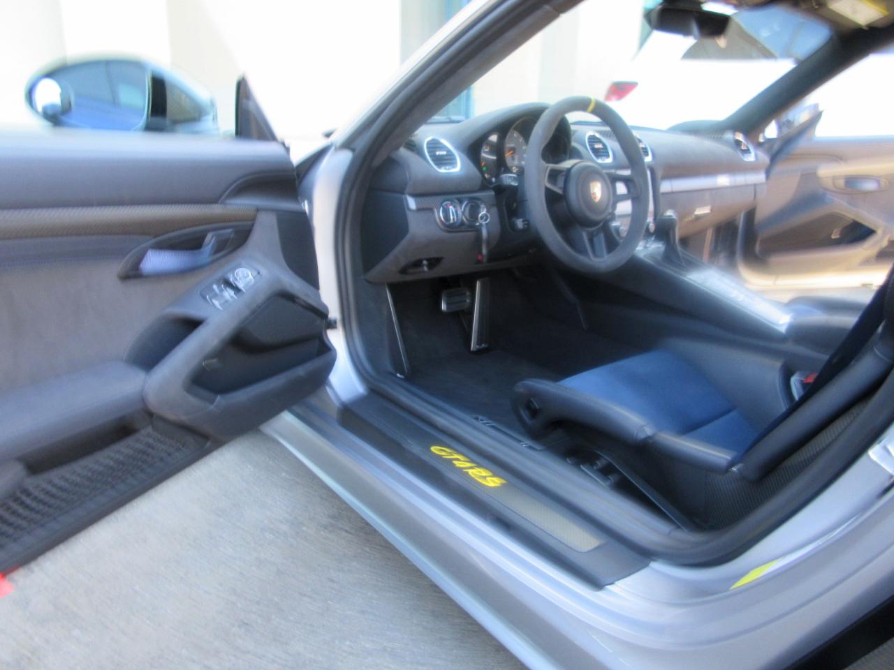 Porsche 718 Cayman  2023